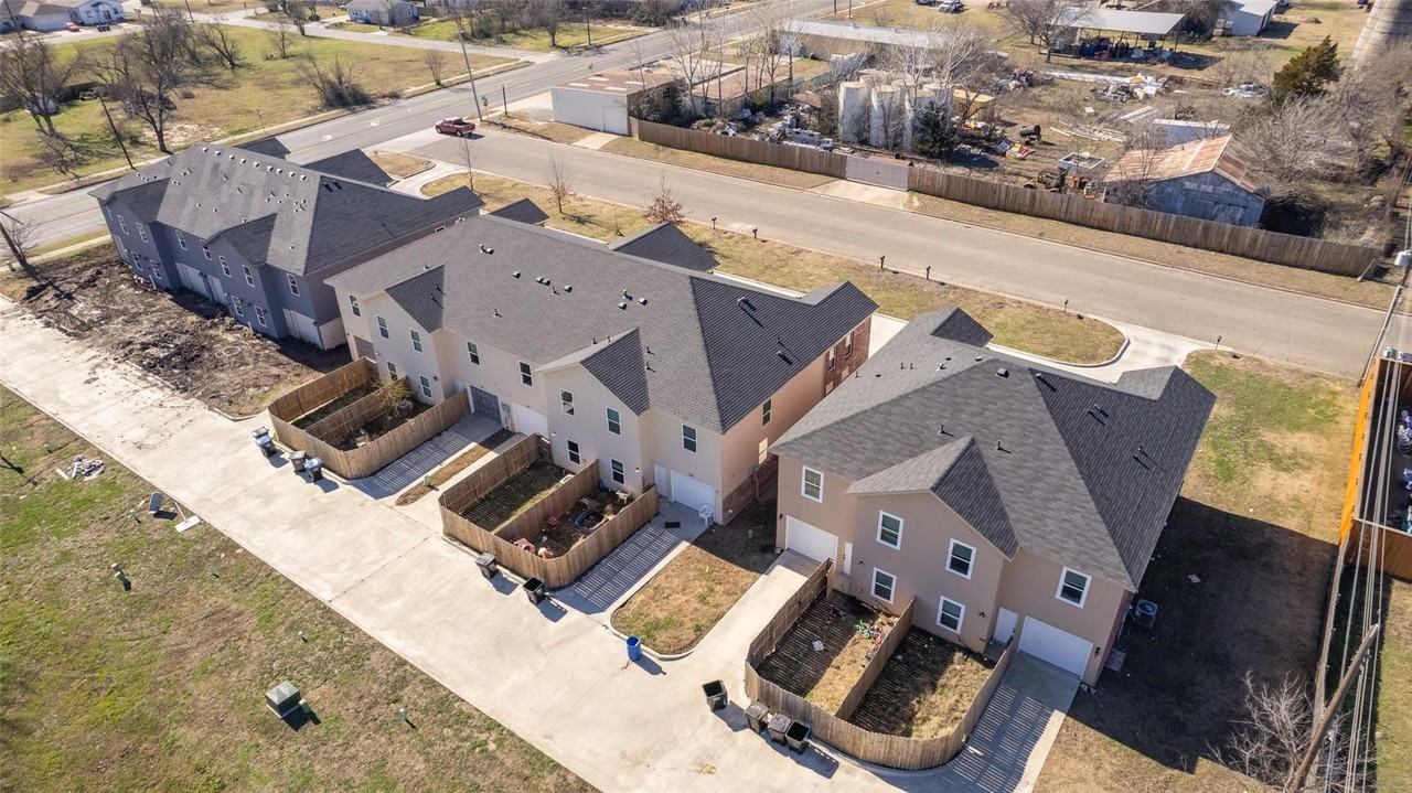 2311 Abilene St - Photo 2 of 17