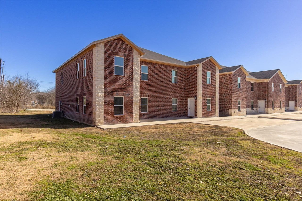 2311 Abilene St - Photo 5 of 17