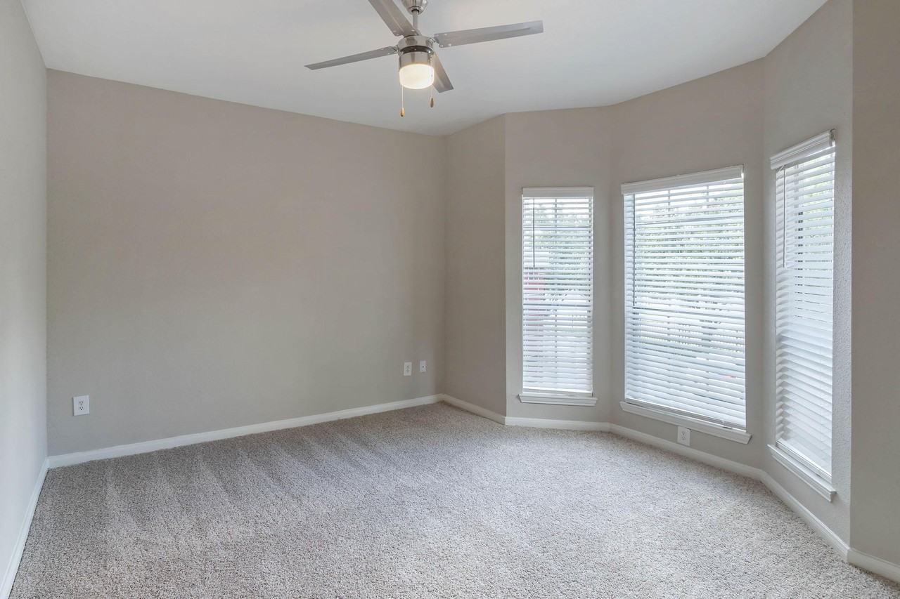 8787 Woodway Dr - Photo 3 of 14