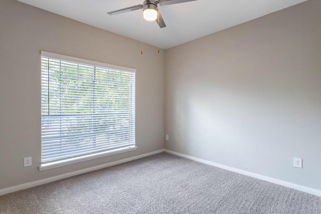 8787 Woodway Dr - Photo 7 of 14