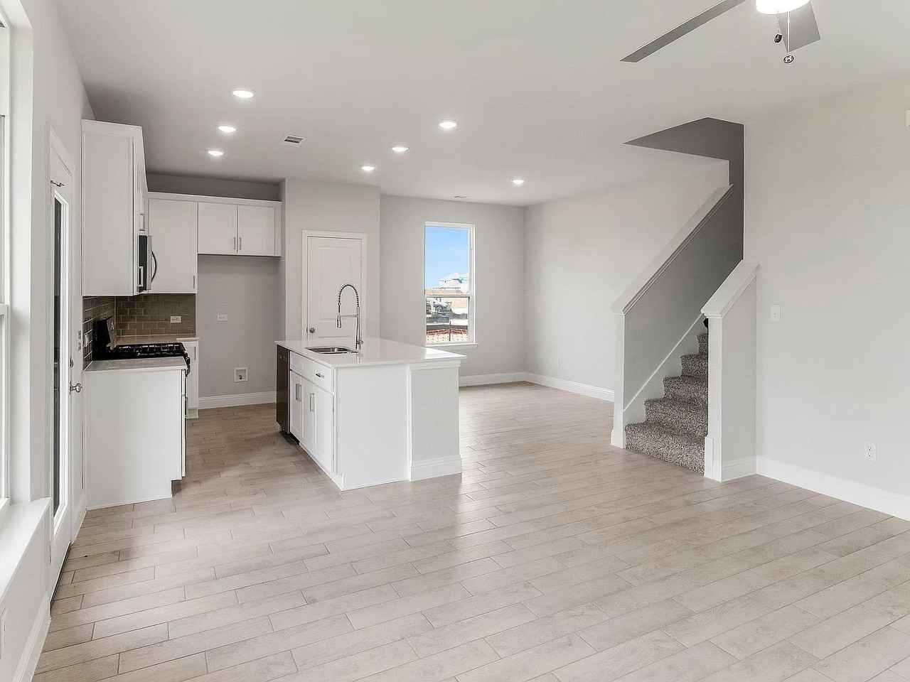 1219 Triton Dr - Photo 3 of 24