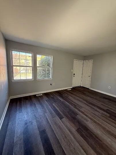 213 Laurel St - Photo 2 of 17