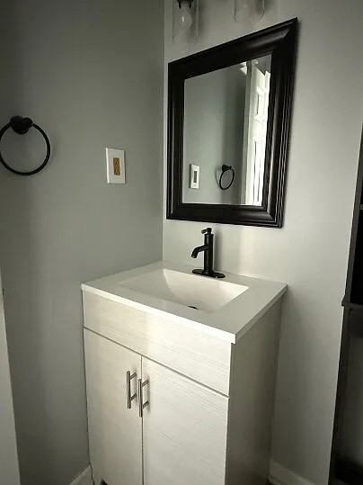 213 Laurel St - Photo 3 of 17