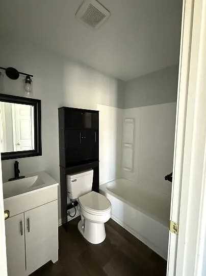 213 Laurel St - Photo 5 of 17