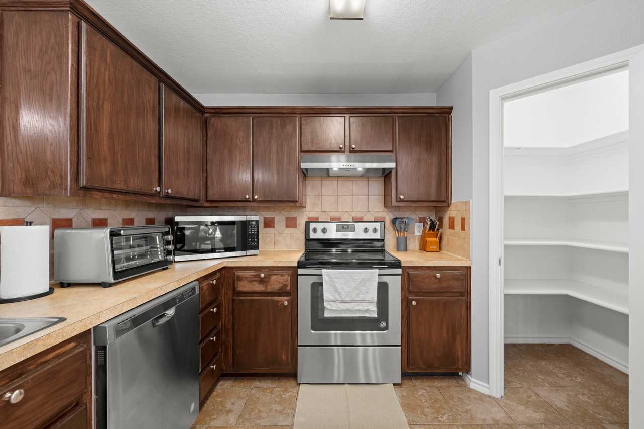 1508 Cline Dr - Photo 6 of 32