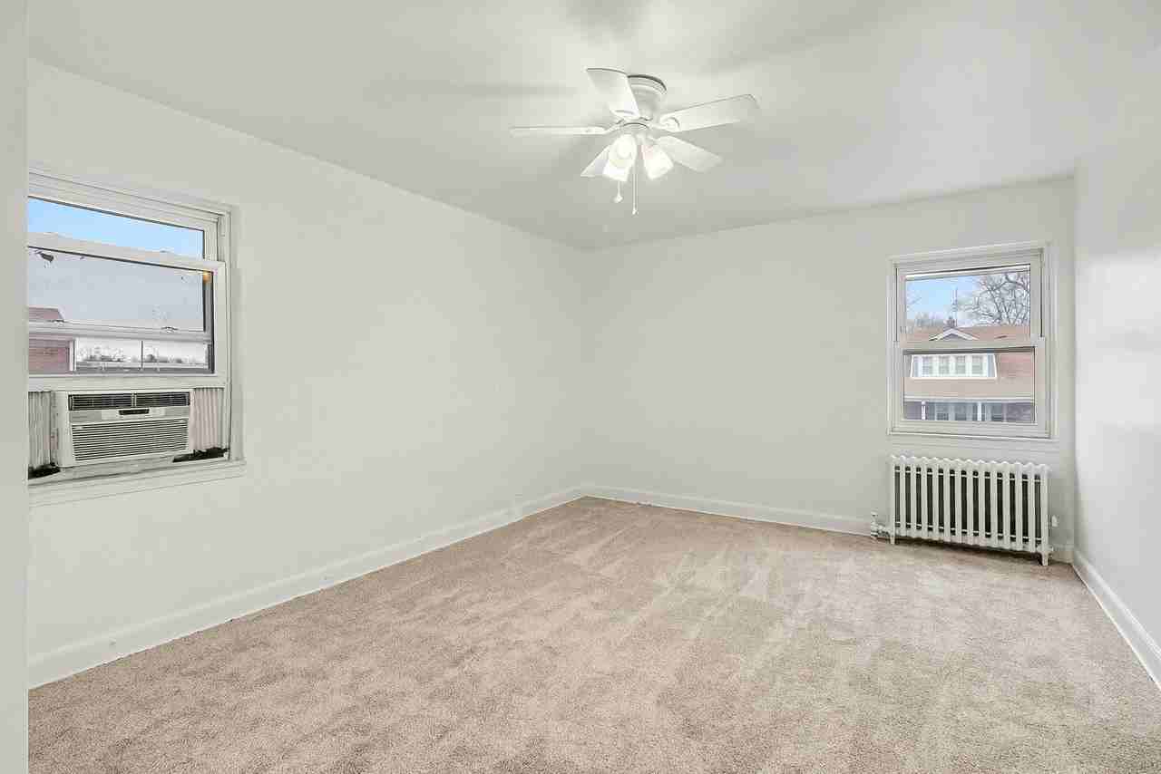 5959 Newport St - Photo 3 of 16