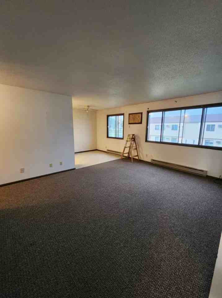 509 S Railroad Ave #3 - Photo 5 of 9