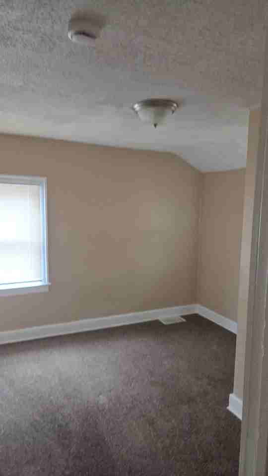 9124 Manor St - Photo 6 of 8