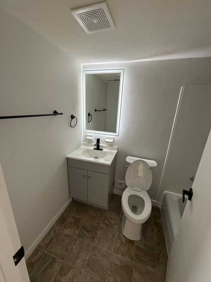 2714 Center St #C - Photo 5 of 17