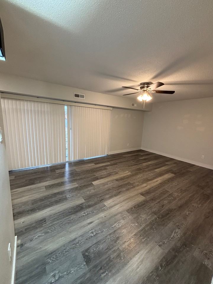 2715 Center St #B - Photo 4 of 15