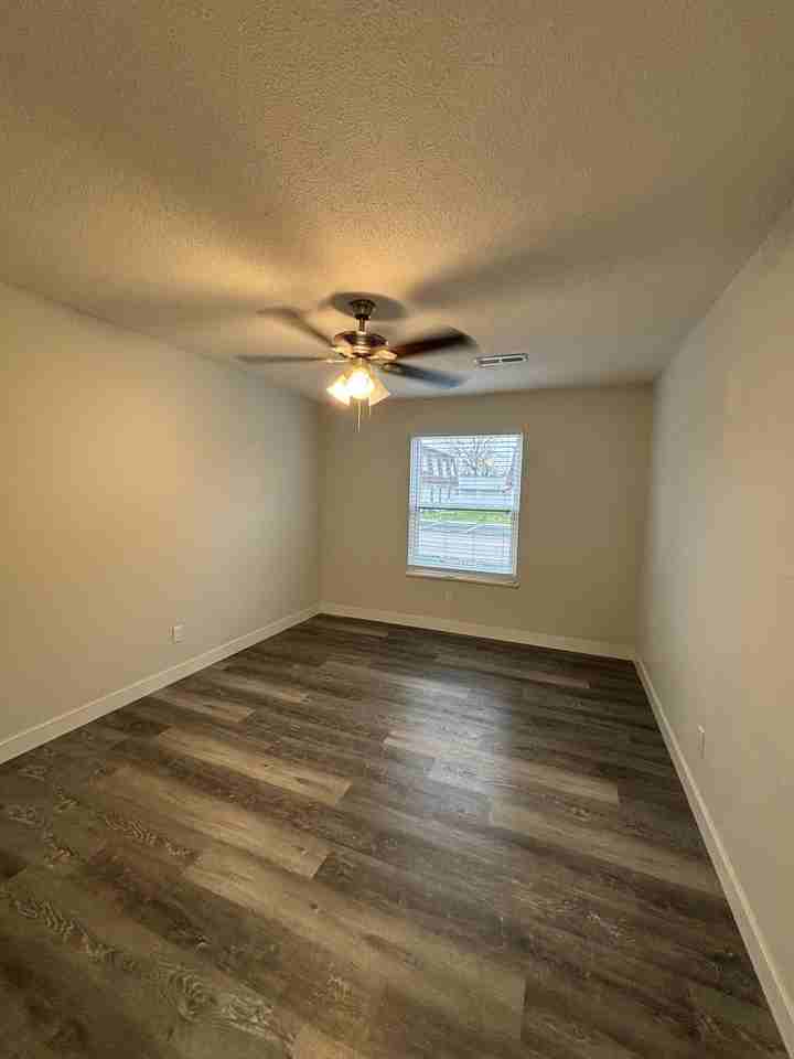 2715 Center St #B - Photo 6 of 15