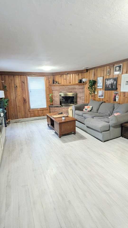 2343 Penrose Dr - Photo 7 of 28