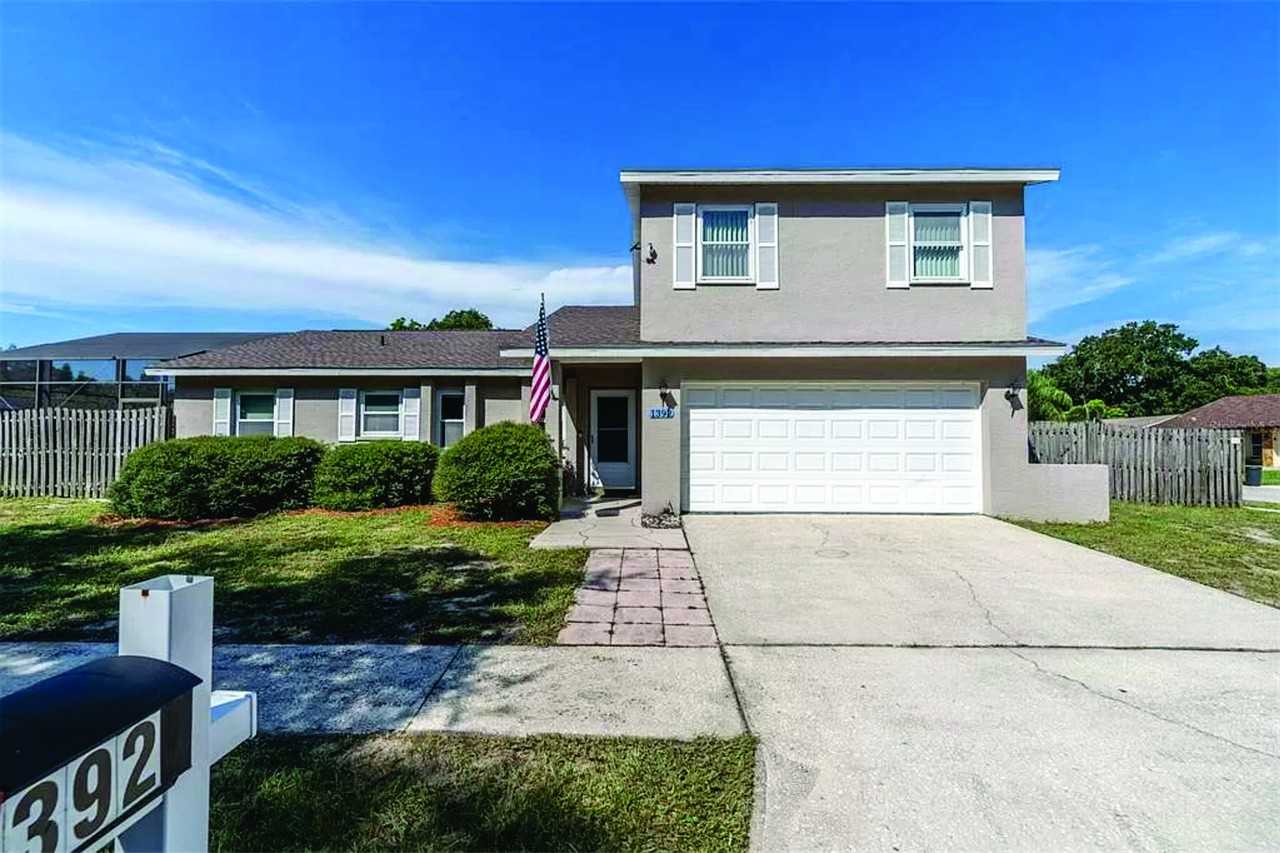 1392 Chelsea Dr - Photo 2 of 2