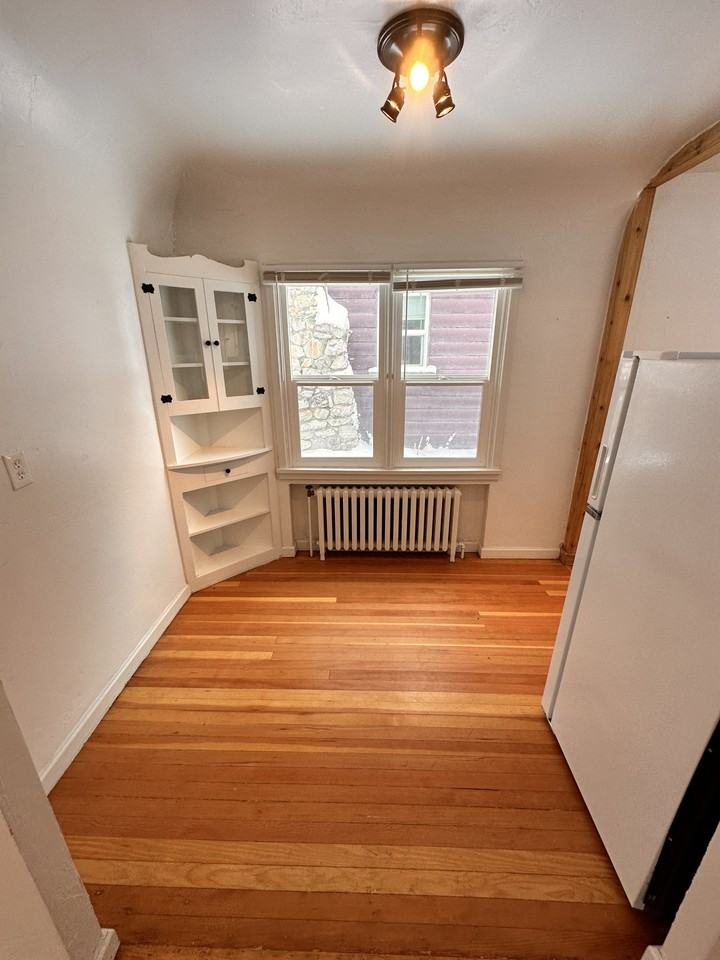 2445 Custer Ave #2 - Photo 4 of 9