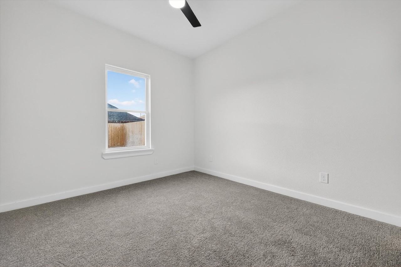 1415 Farmhouse Ave - Photo 3 of 24