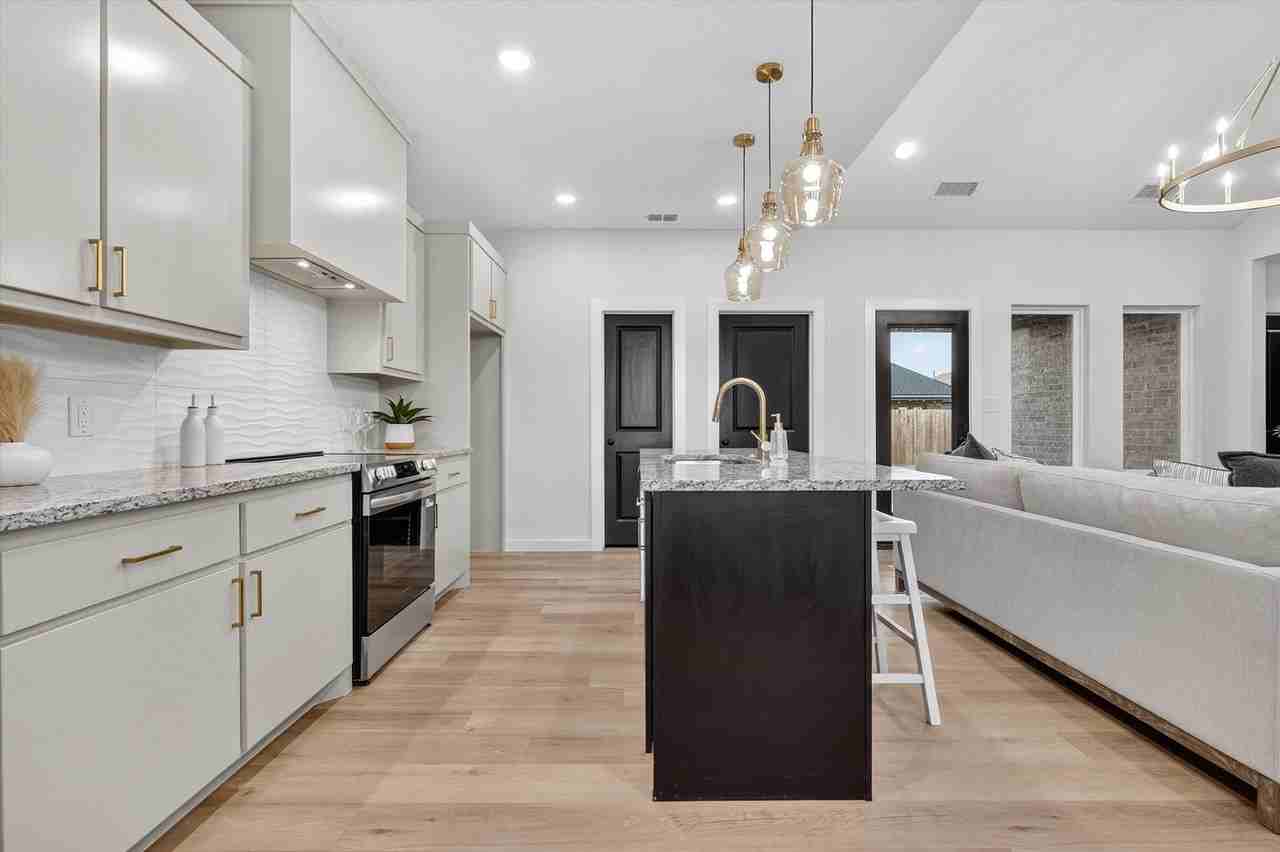 1415 Farmhouse Ave - Photo 4 of 24