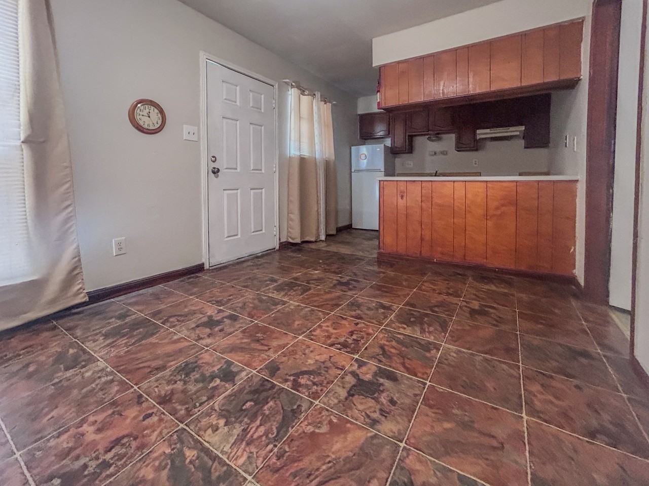 202 Rue Royale #D - Photo 4 of 8