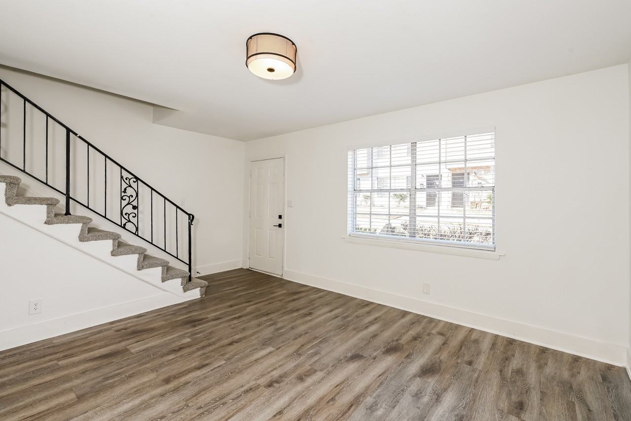 2721 White Oak Dr #27 - Photo 2 of 17