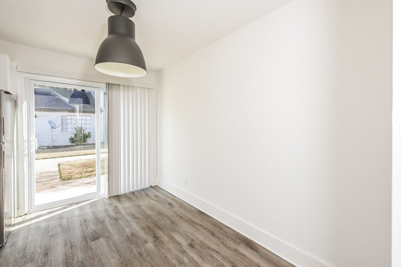 2721 White Oak Dr #27 - Photo 4 of 17