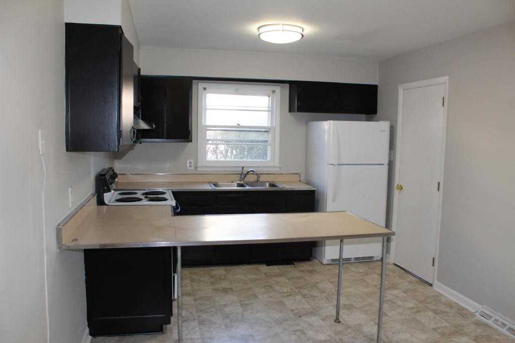 611 Mobile St - Photo 2 of 17