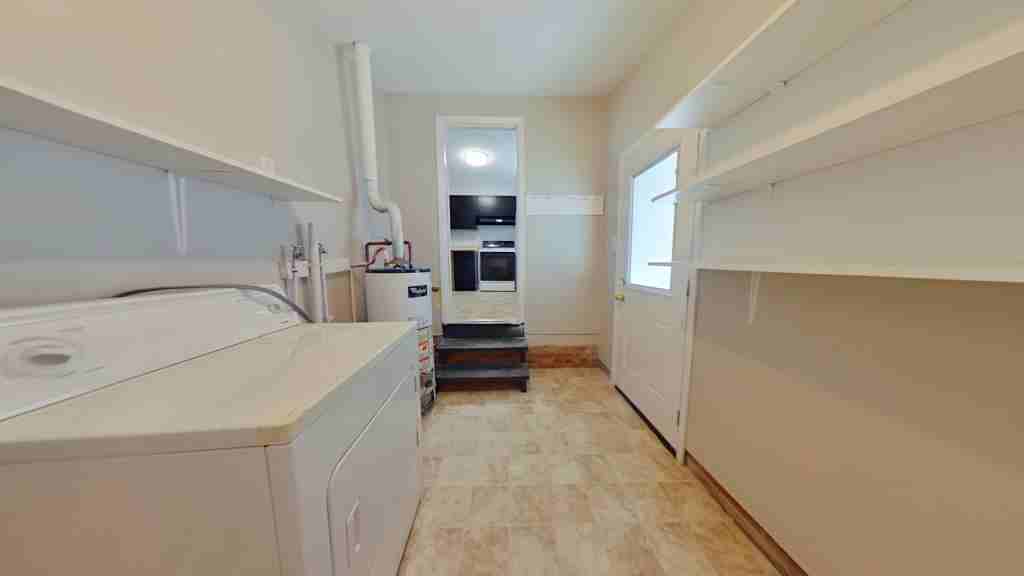 611 Mobile St - Photo 4 of 17