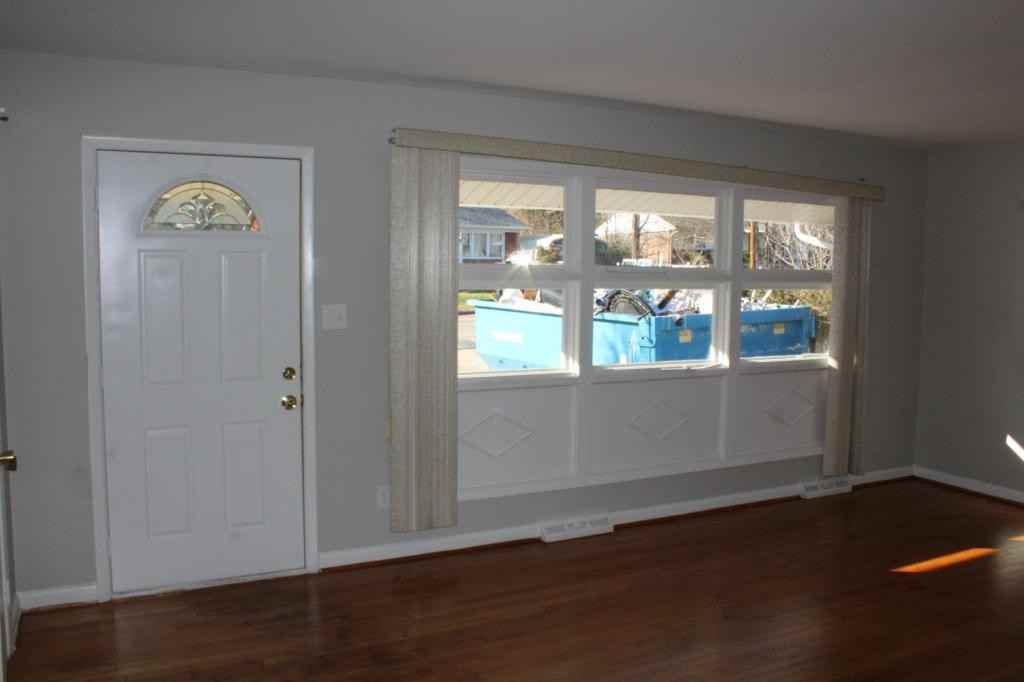 611 Mobile St - Photo 5 of 17