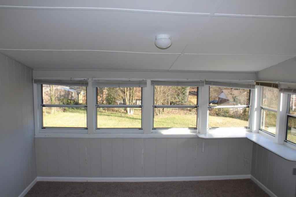 611 Mobile St - Photo 7 of 17