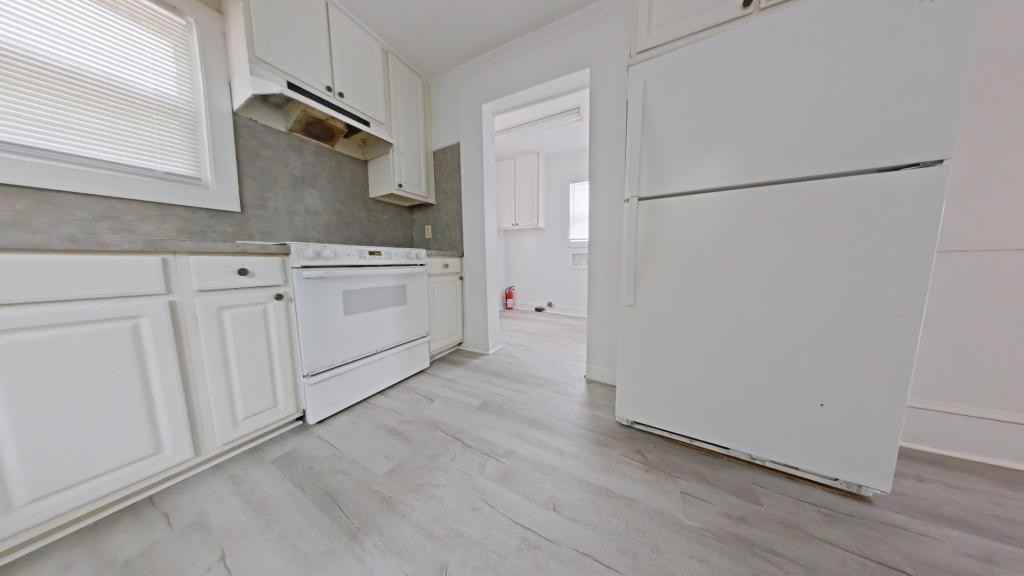 927 E Dayton Ave - Photo 2 of 10