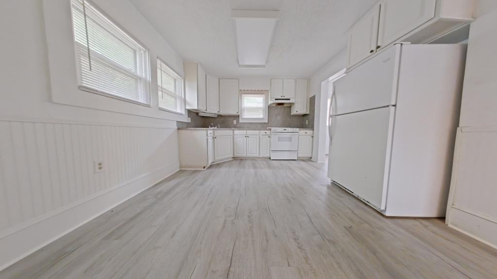 927 E Dayton Ave - Photo 3 of 10