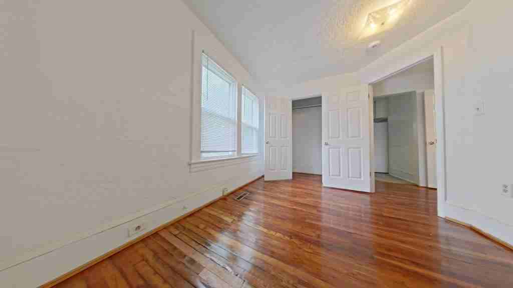 927 E Dayton Ave - Photo 6 of 10