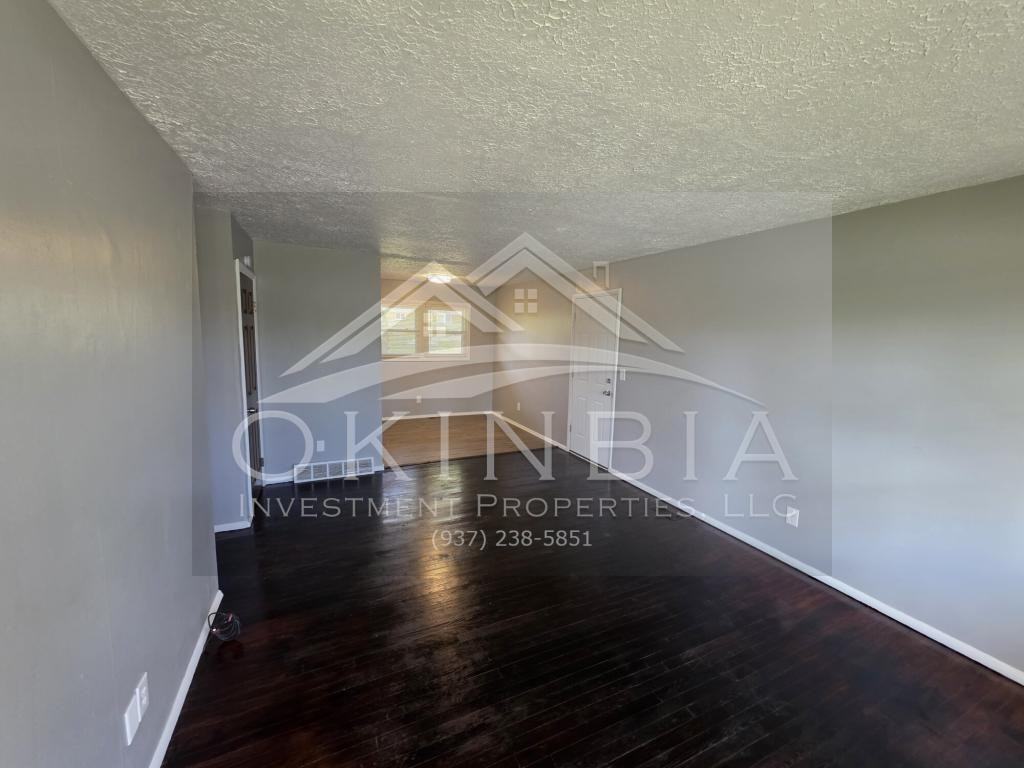 4915 Rockland Dr - Photo 4 of 23