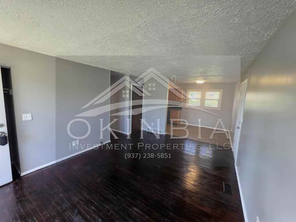 4915 Rockland Dr - Photo 5 of 23