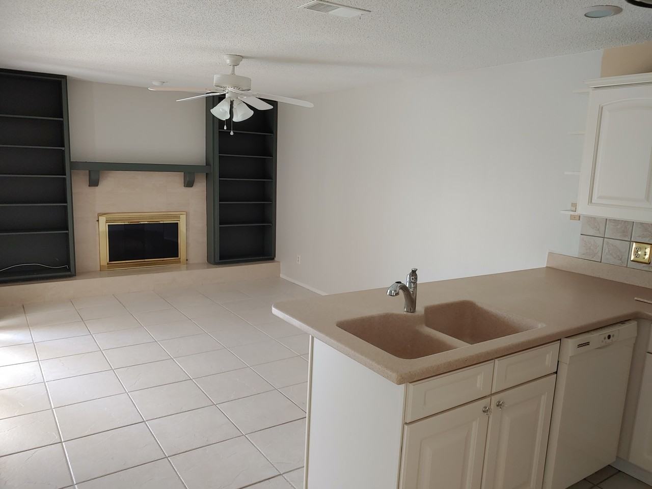 525 Moreno Circle Northeast - Photo 6 of 16