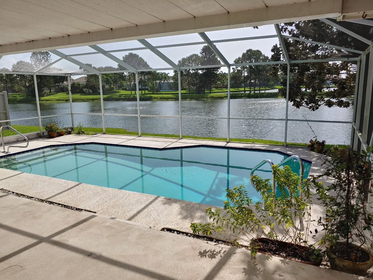 525 Moreno Circle Northeast - Photo 2 of 16