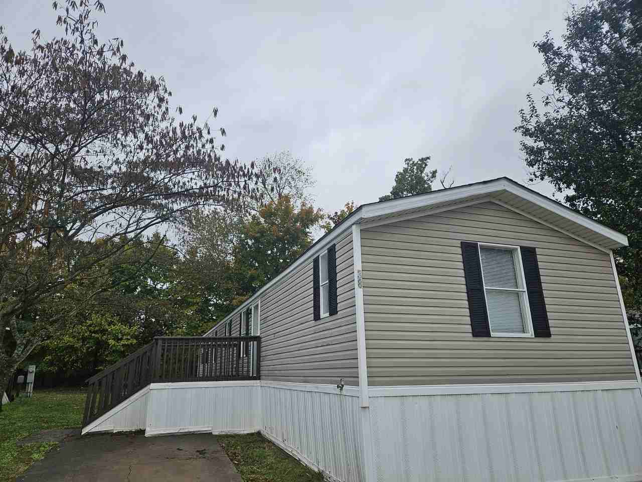 38 Lynnwood Cir #15 - Photo 2 of 26