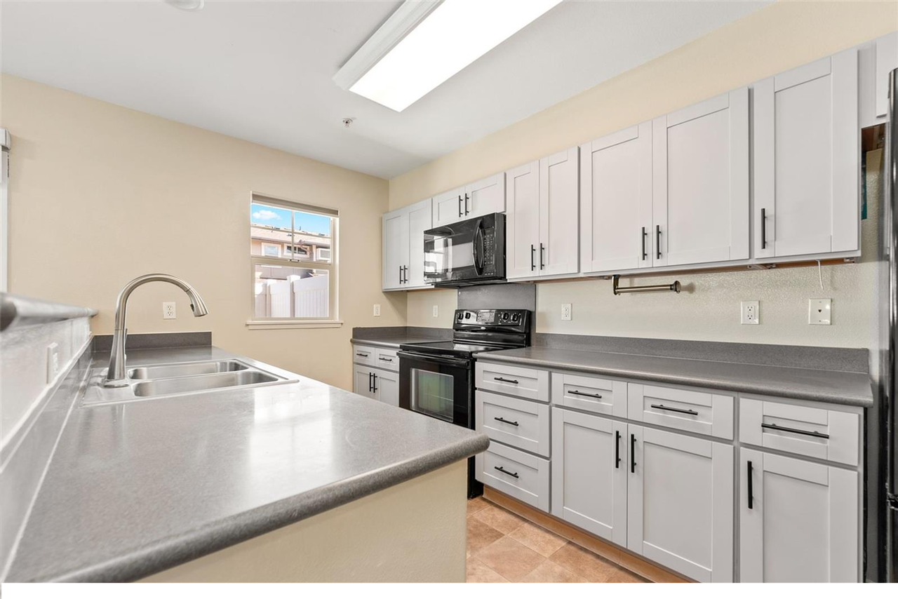 91-1247 Kamaaha Ave - Photo 5 of 22