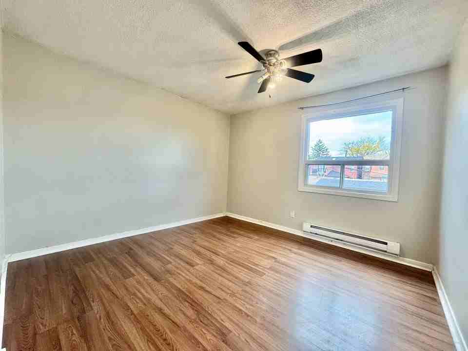 117 Earlscourt Avenue #2 - Photo 5 of 12