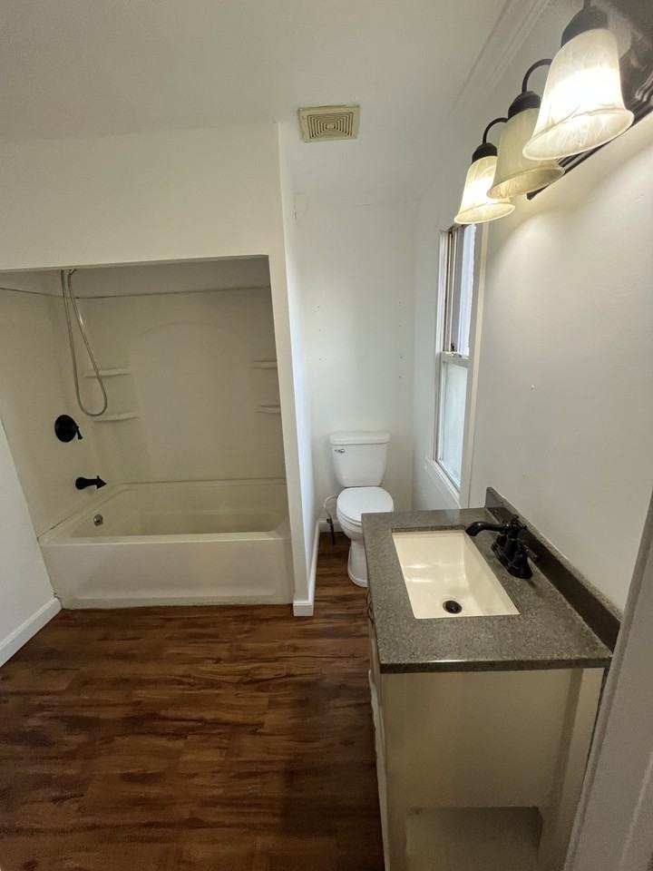 1505 Berkshire Ave - Photo 4 of 11