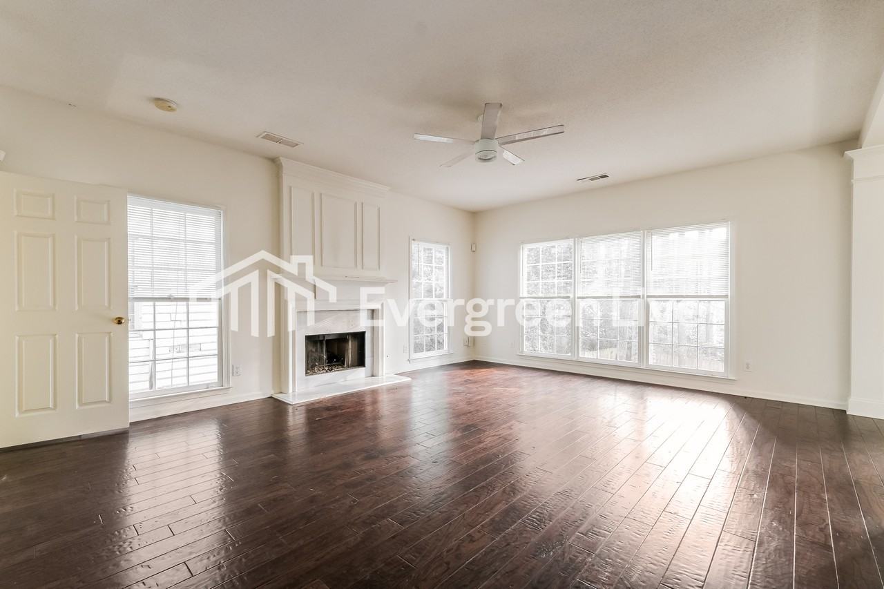 3085 Binghampton Ln - Photo 3 of 15