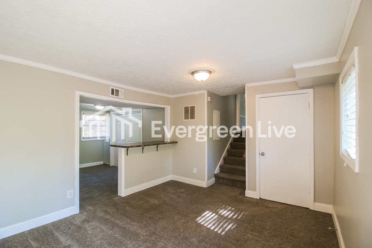 2221 Carson Ct - Photo 5 of 15
