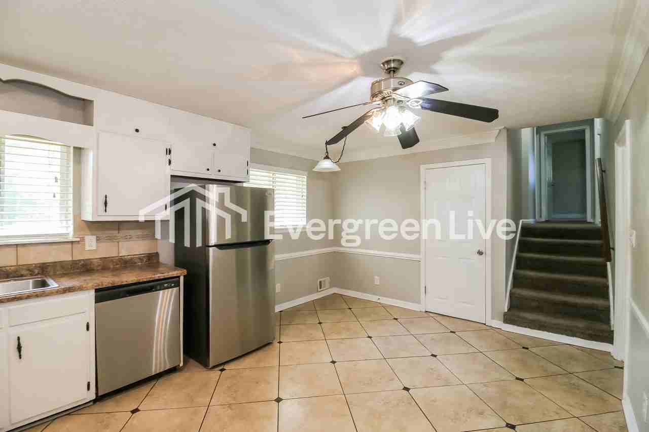 2221 Carson Ct - Photo 6 of 15