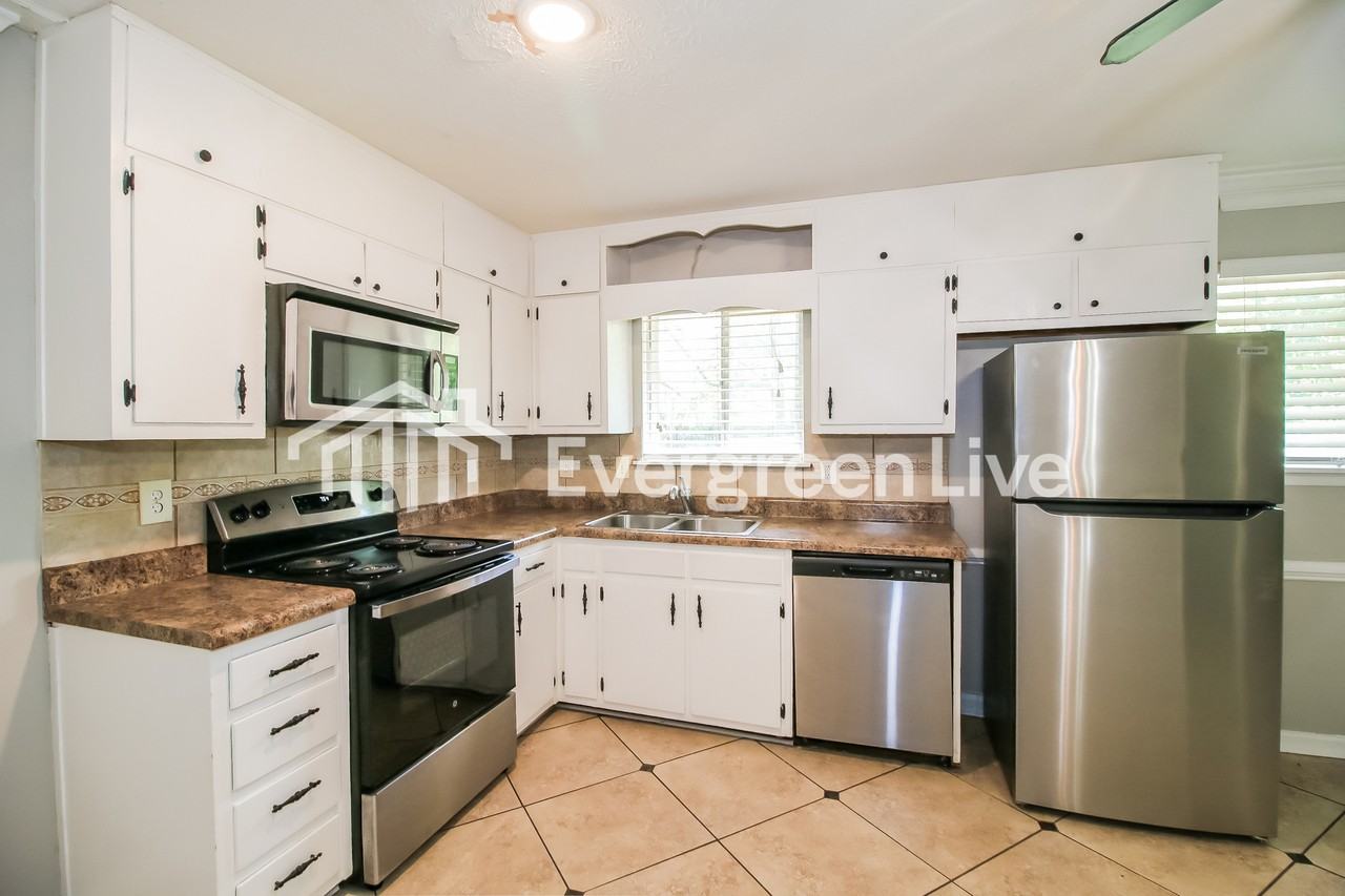 2221 Carson Ct - Photo 7 of 15
