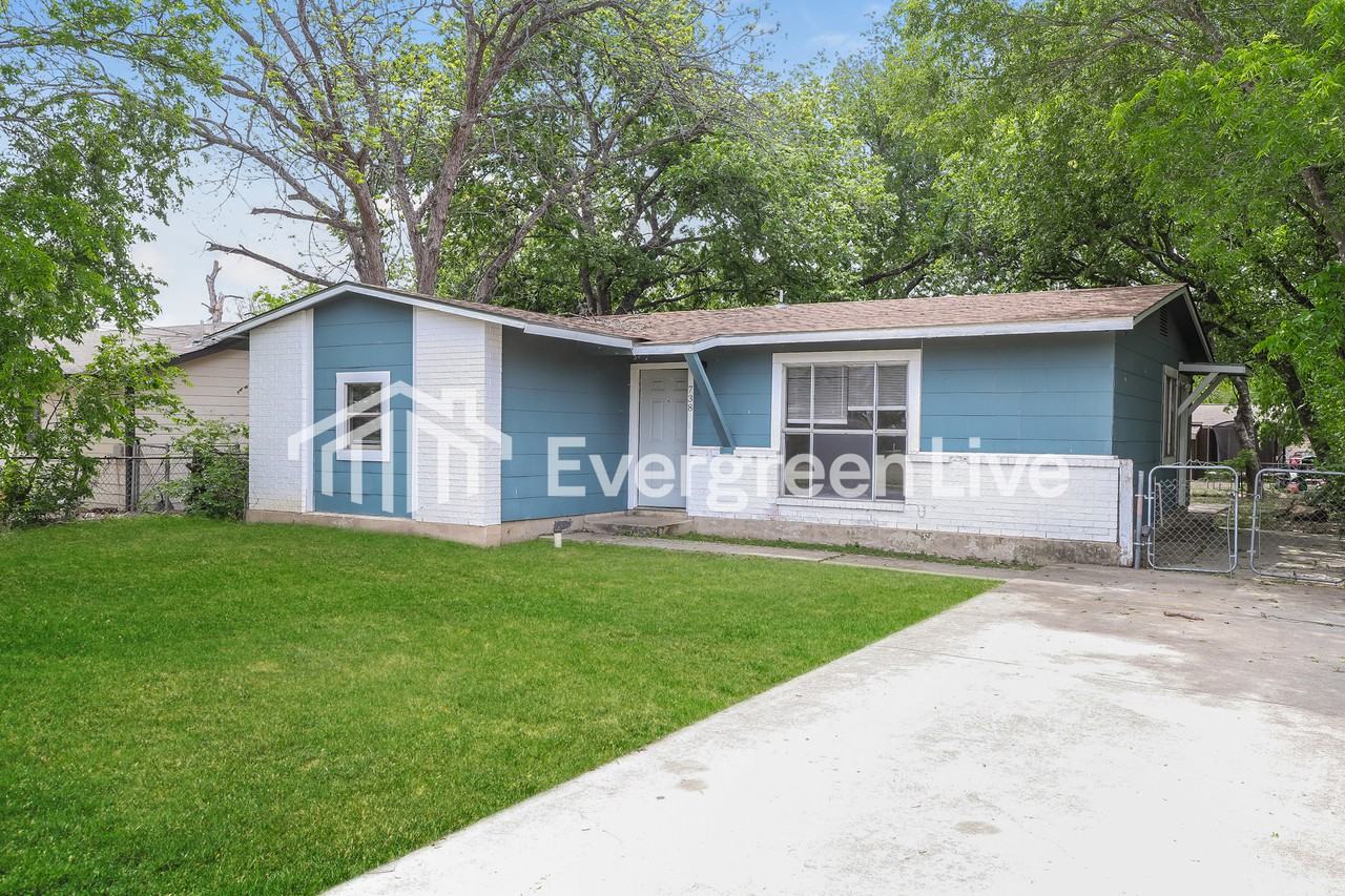 738 Sterling St - Photo 3 of 16