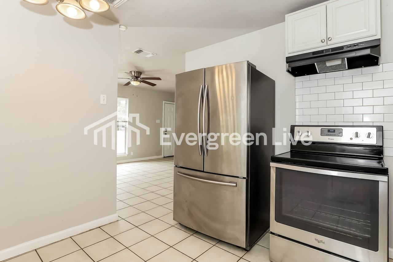 738 Sterling St - Photo 5 of 16