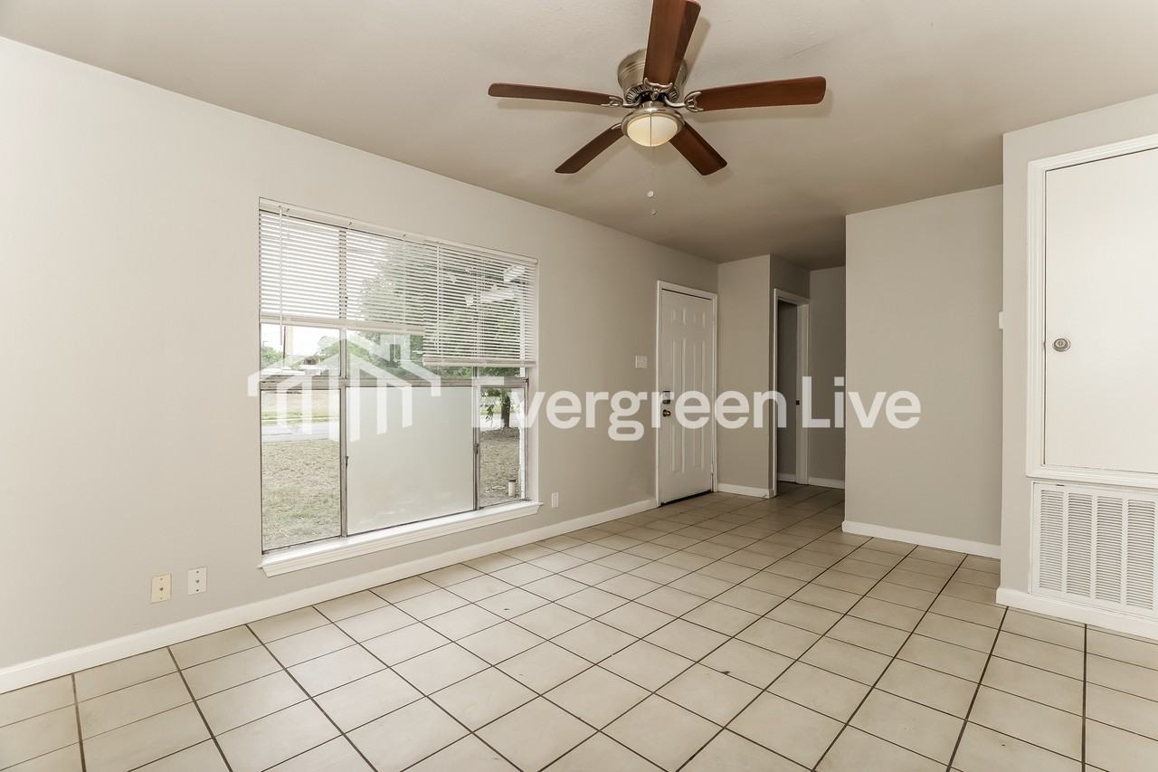 738 Sterling St - Photo 7 of 15