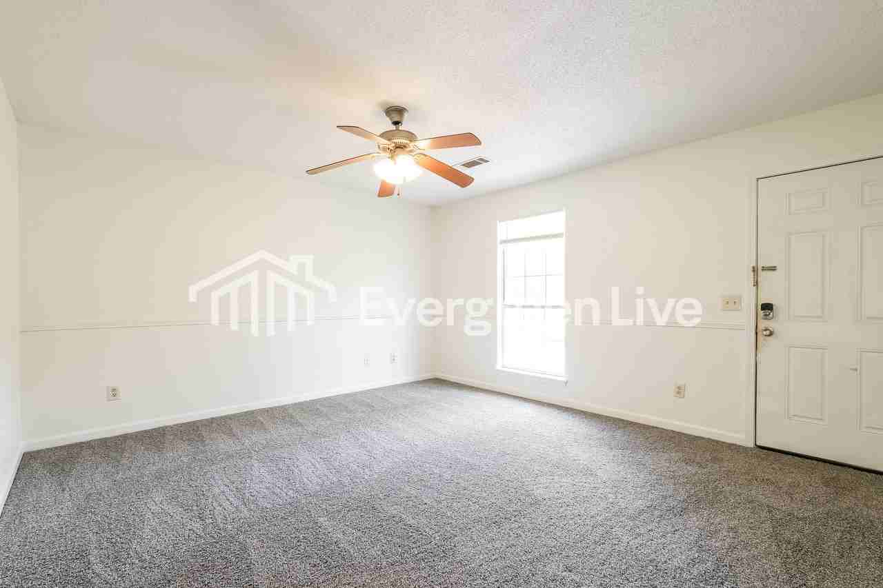 3285 Thousand Oaks Dr - Photo 3 of 15