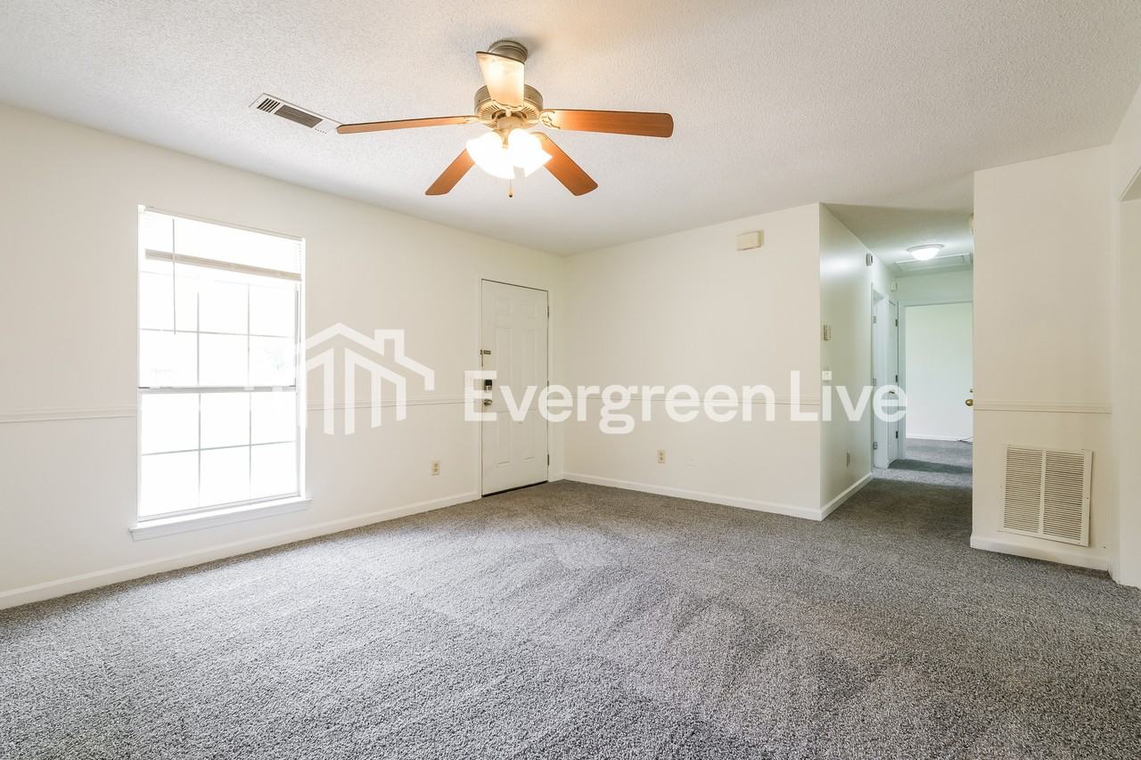 3285 Thousand Oaks Dr - Photo 4 of 15