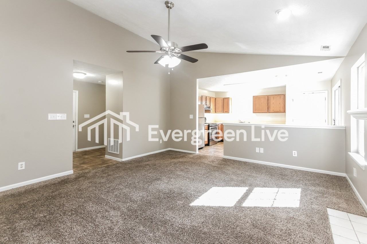 1620 Park Hurst Dr - Photo 5 of 15