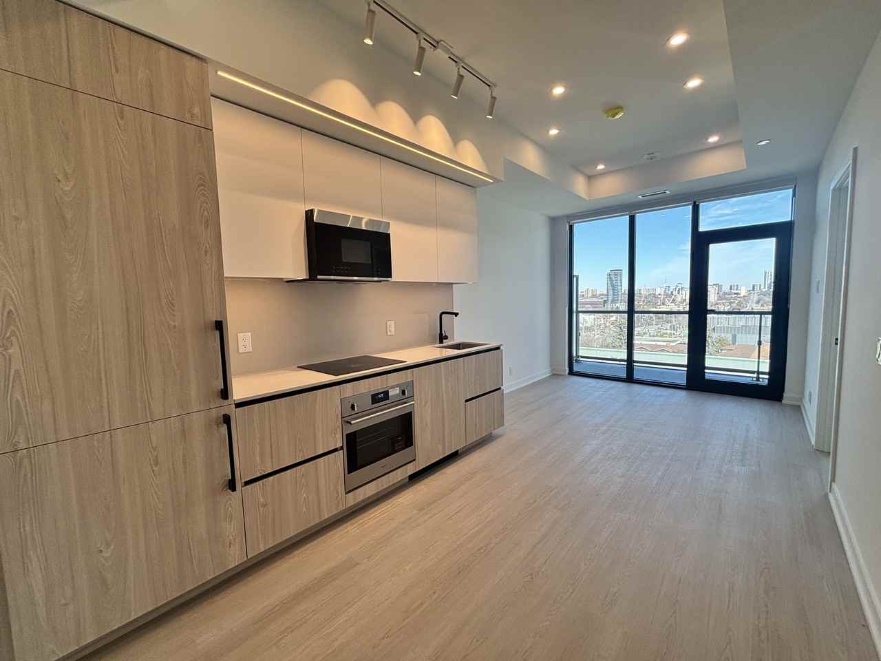 699 Sheppard Avenue East - Photo 5 of 10