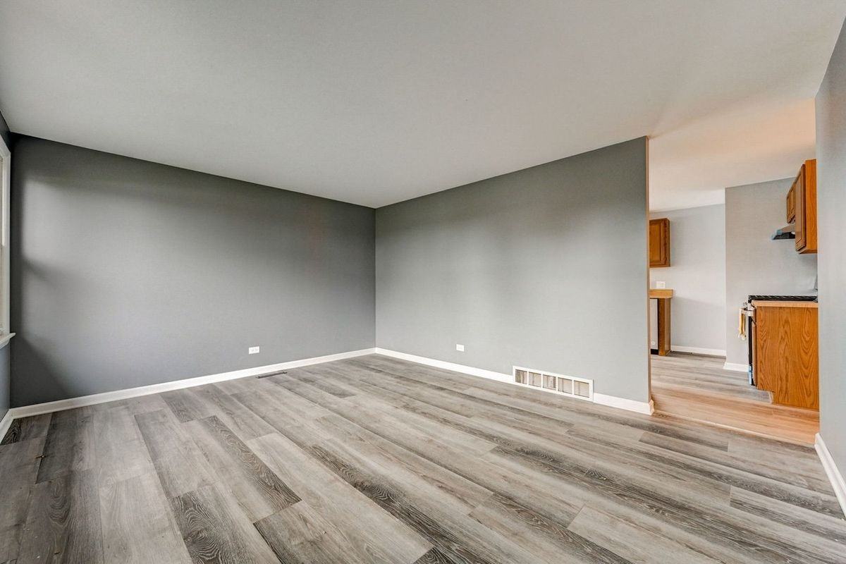 17779 W Gages Lake Rd - Photo 3 of 14